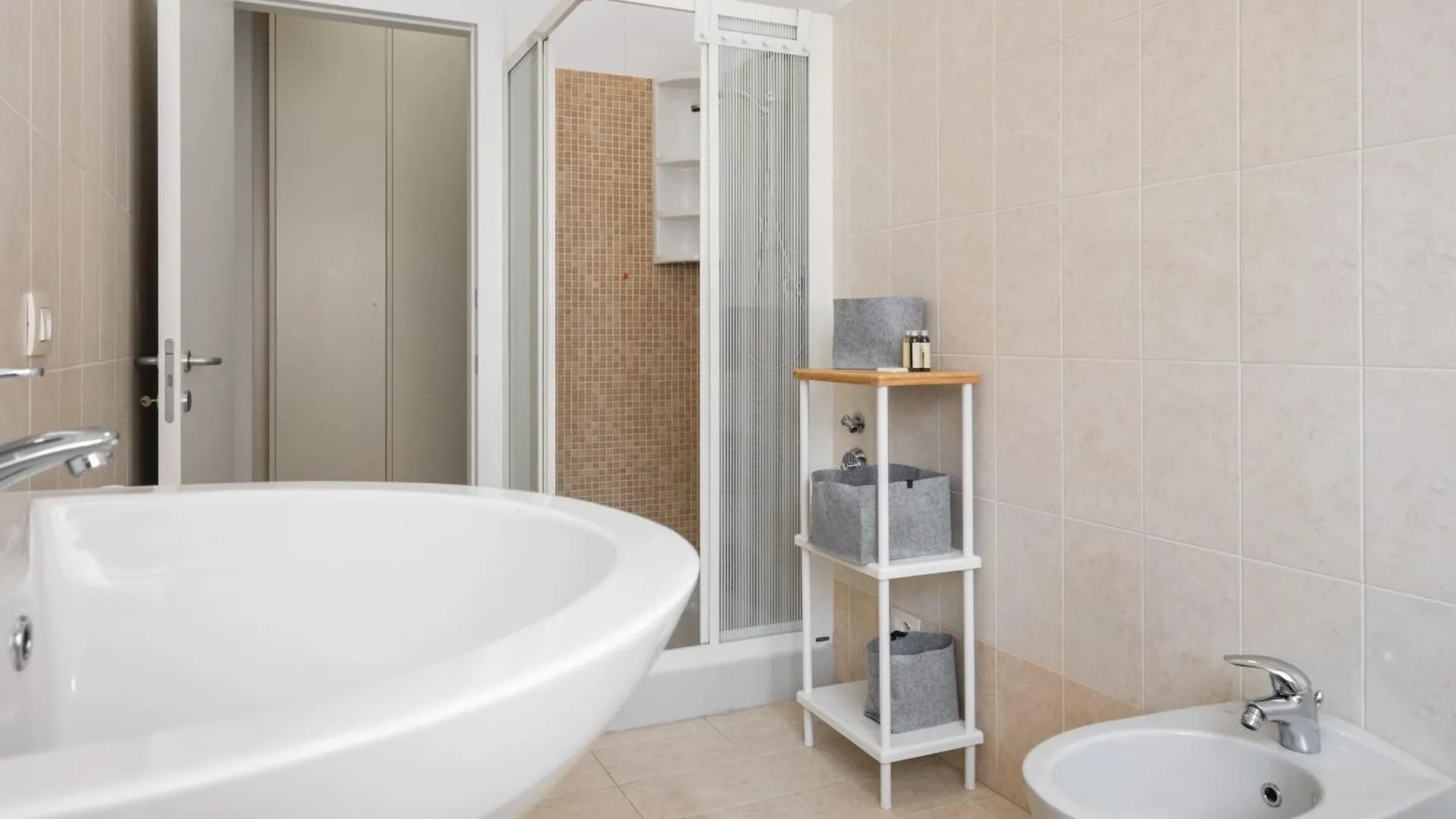 Flats4Rent Elisa Apartment Verona 0*,